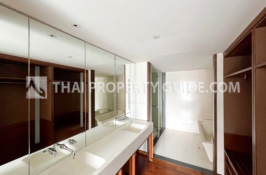 Condominium in Ploenchit : Hansar Rajdamri 
